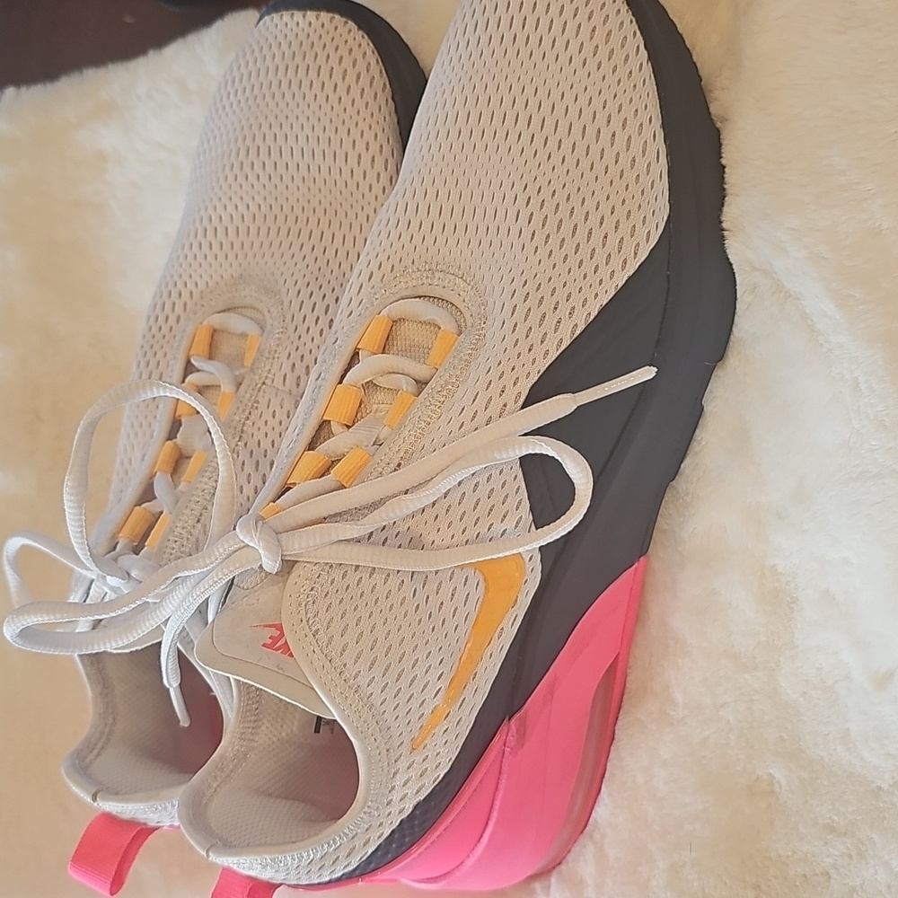 Nike Air Max Athletic Shoes Pink and White